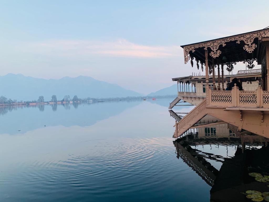 Yadgaar Houseboats Ξενοδοχείο Σριναγκάρ Εξωτερικό φωτογραφία