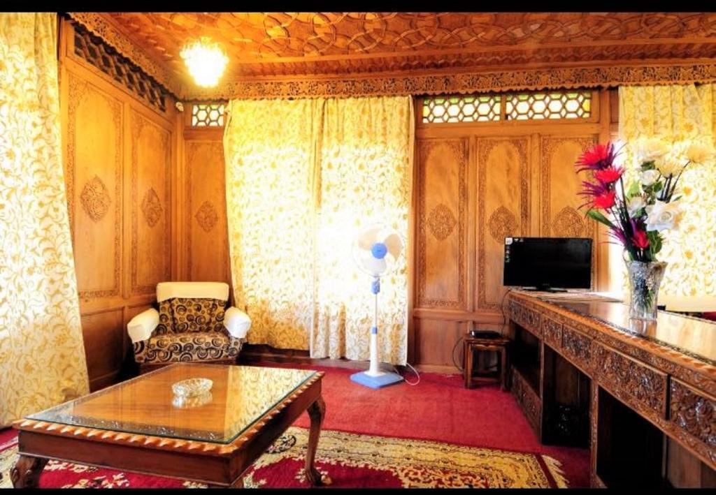 Yadgaar Houseboats Ξενοδοχείο Σριναγκάρ Εξωτερικό φωτογραφία