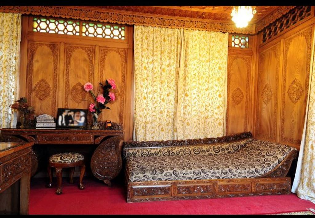 Yadgaar Houseboats Ξενοδοχείο Σριναγκάρ Εξωτερικό φωτογραφία