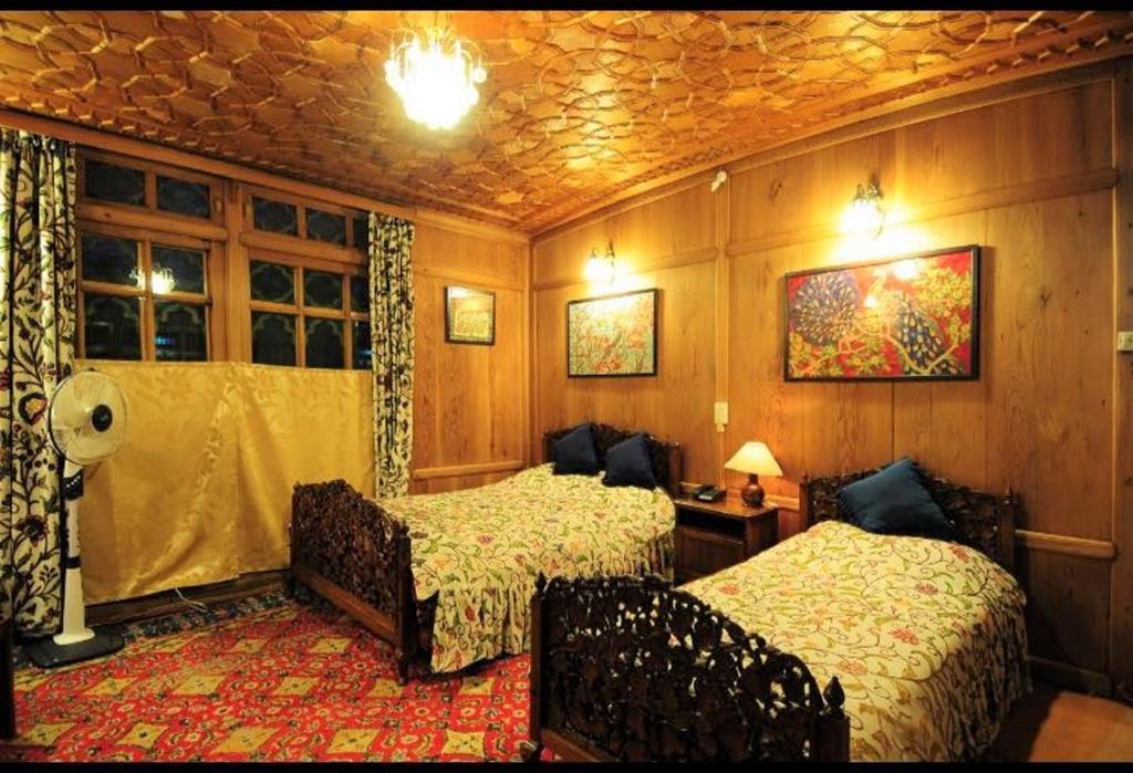 Yadgaar Houseboats Ξενοδοχείο Σριναγκάρ Εξωτερικό φωτογραφία