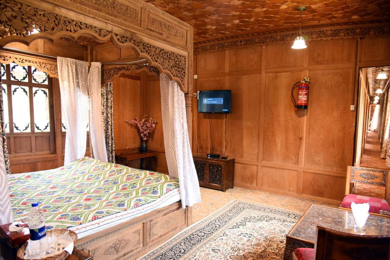 Yadgaar Houseboats Ξενοδοχείο Σριναγκάρ Εξωτερικό φωτογραφία
