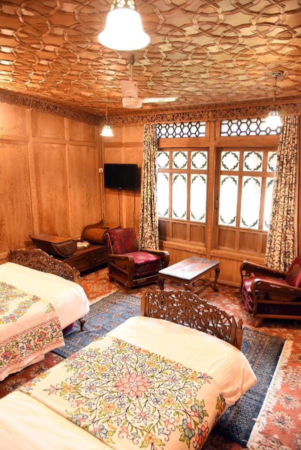Yadgaar Houseboats Ξενοδοχείο Σριναγκάρ Εξωτερικό φωτογραφία